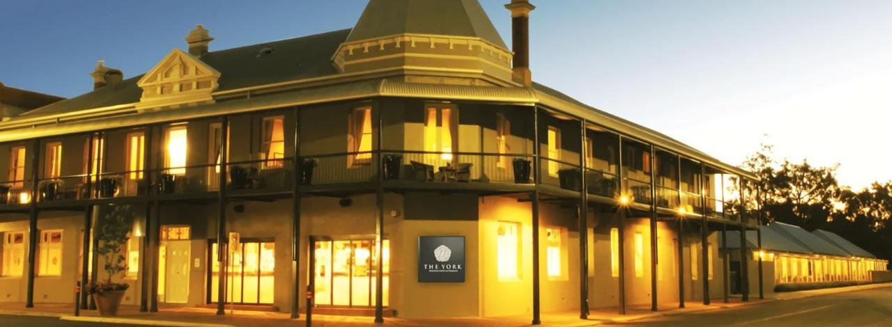 The York Palace Accommodation 外观 照片